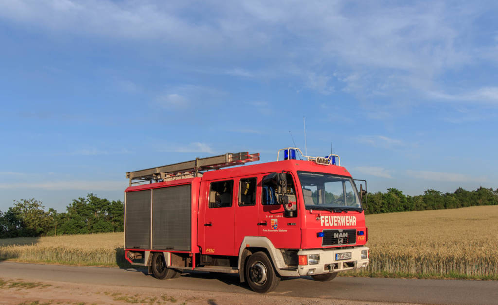 Das LF 8/6 (FV25-46-1) rückt fast immer als Erstes aus. Durch die Beladung für die Technische Hilfeleistung ist es bestens geeignet bei Verkehrsunfällen, Türöffnungen oder auch Unwettereinsätzen. Bei Brandeinsätzen kann sich der Angriffstrupp schon während der Fahrt ausrüsten. Bei Vegetationsbränden rückt das LF als Letztes aus.