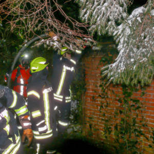 Garage hinter Gaststätte brennt