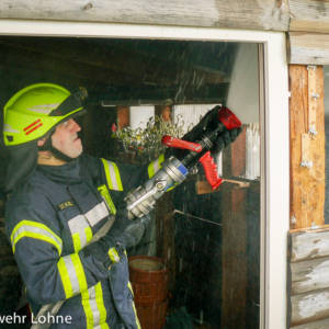 Gartenhütte gerät in Brand