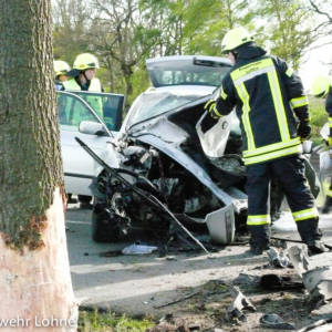 34-Jähriger prallt mit Auto gegen Baum