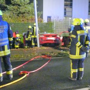 Zwei Personen bei nächtlichem Unfall verletzt