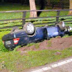 Verkehrsunfall in Lohne: Feuerwehr befreit 22-Jährigen aus verunglückten Auto