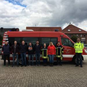 Kameraden machen Feuerwehrführerschein