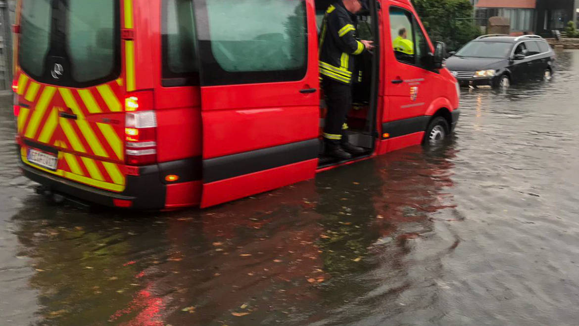 Unwetter-Alarm: Wassereinbruch in Gebäude