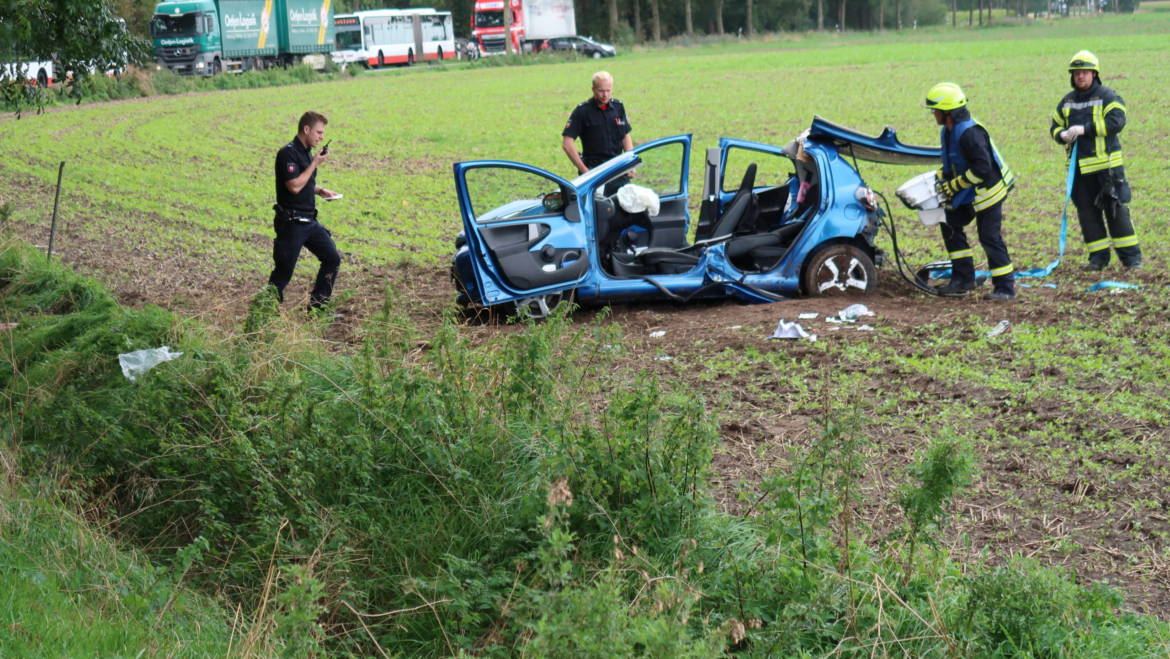 Verkehrsunfall mit eingeklemmter Person