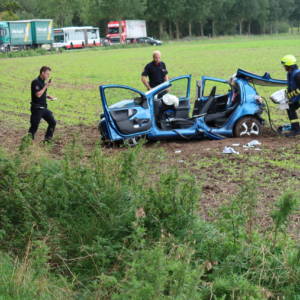 Verkehrsunfall mit eingeklemmter Person