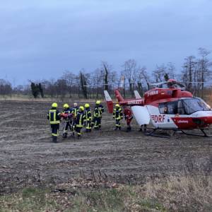 Ausleuchten für Rettungshubschrauber nach Verkehrsunfall