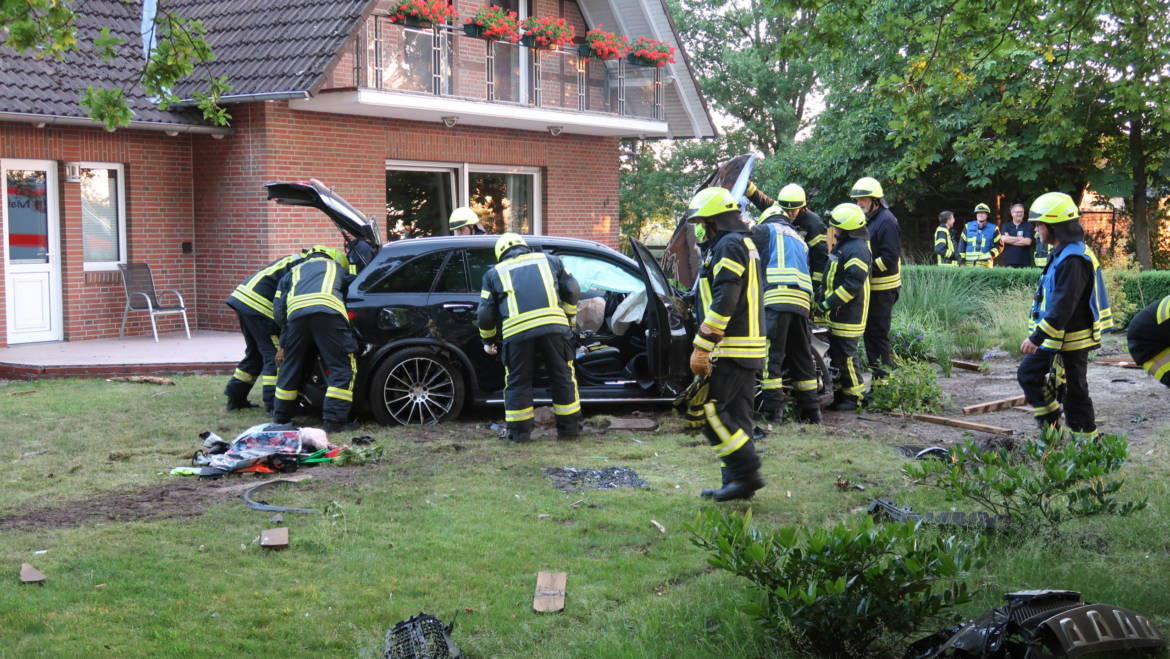 Jugendliche verunglücken mit Auto