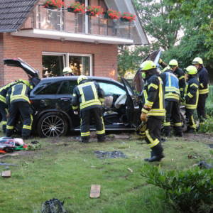 Jugendliche verunglücken mit Auto