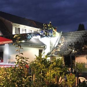 Nachbarschaftliche Löschhilfe bei Wohnhausbrand