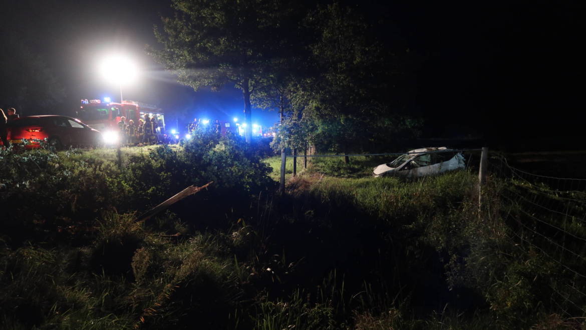 Auto landet im Straßengraben