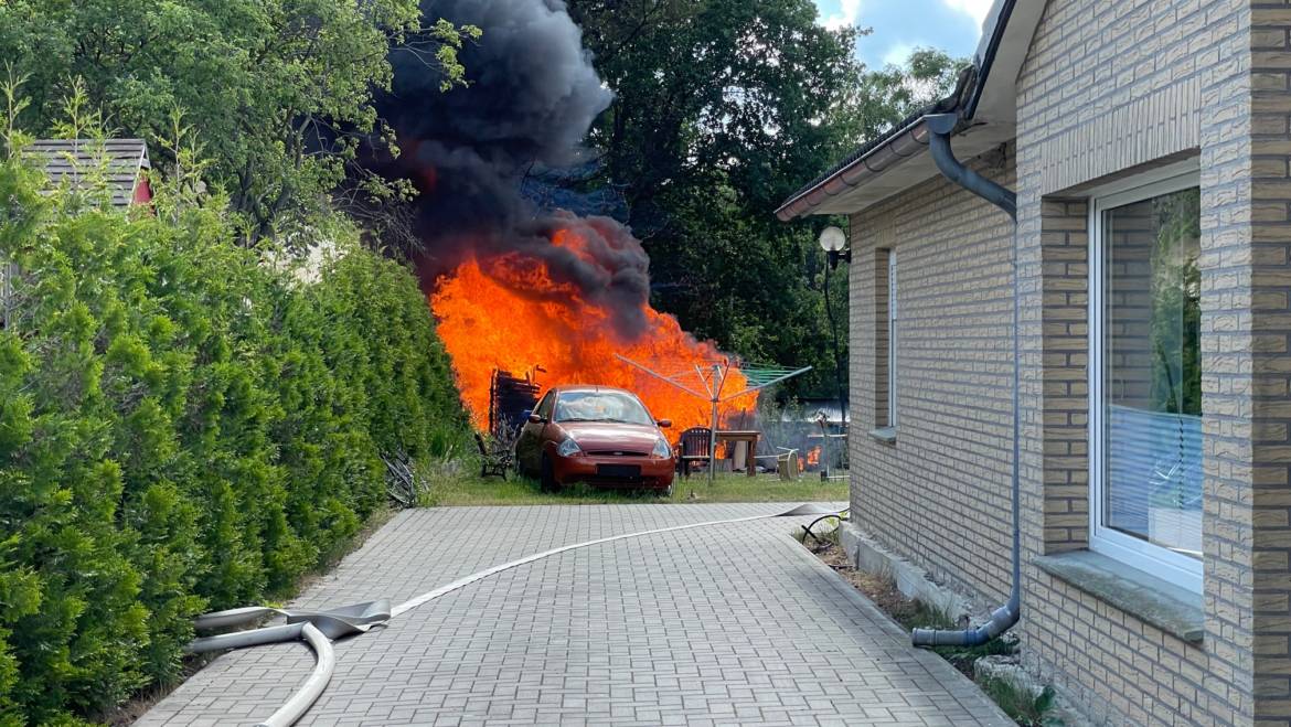 Brand einer Gartenhütte