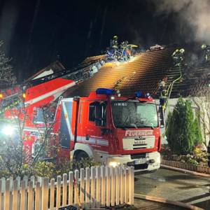 Nachbarschaftliche Löschhilfe bei Wohnhausbrand