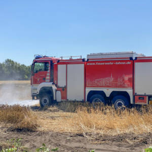 Landwirtschaftliche Fläche brennt