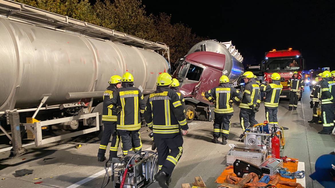 Verkehrsunfall mit zwei Lkw