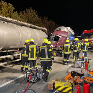 Verkehrsunfall mit zwei Lkw