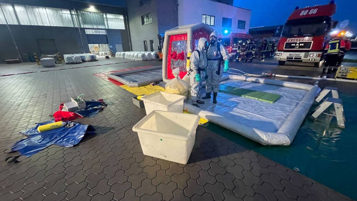 Gefahrgut-Unfall in Industriebetrieb
