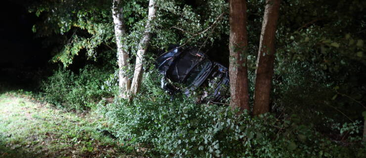 Zwei junge Menschen bei Unfall schwer verletzt
