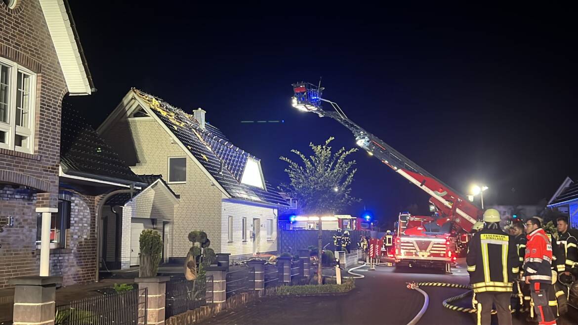 Dachstuhlbrand nach Blitzeinschlag