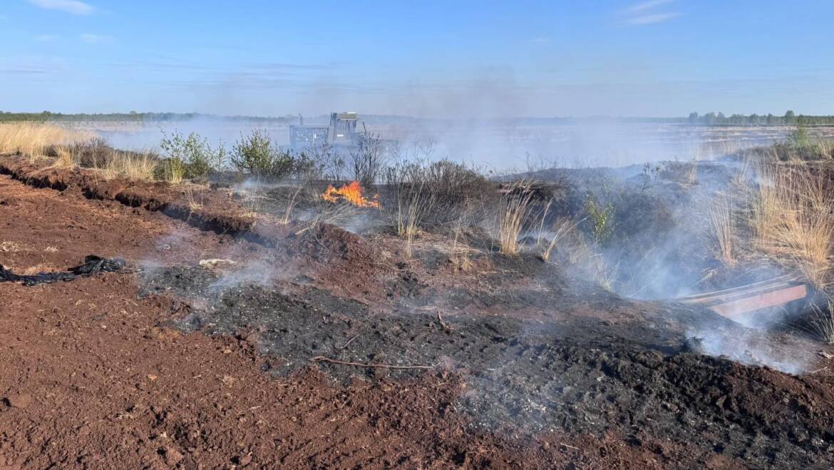 Nachbarschaftliche Löschhilfe bei Moorbrand