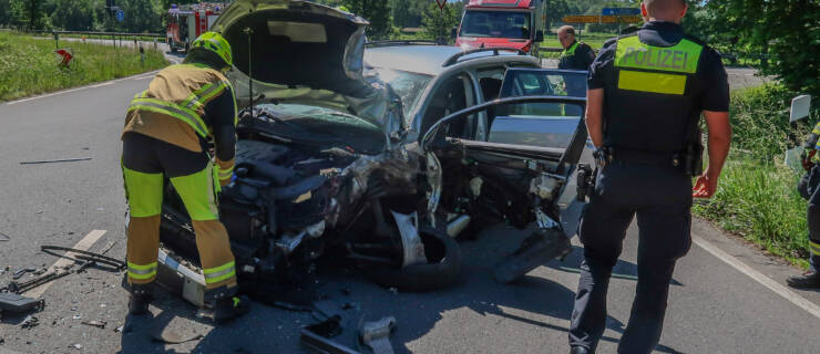 Verkehrsunfall mit eingeklemmten Personen