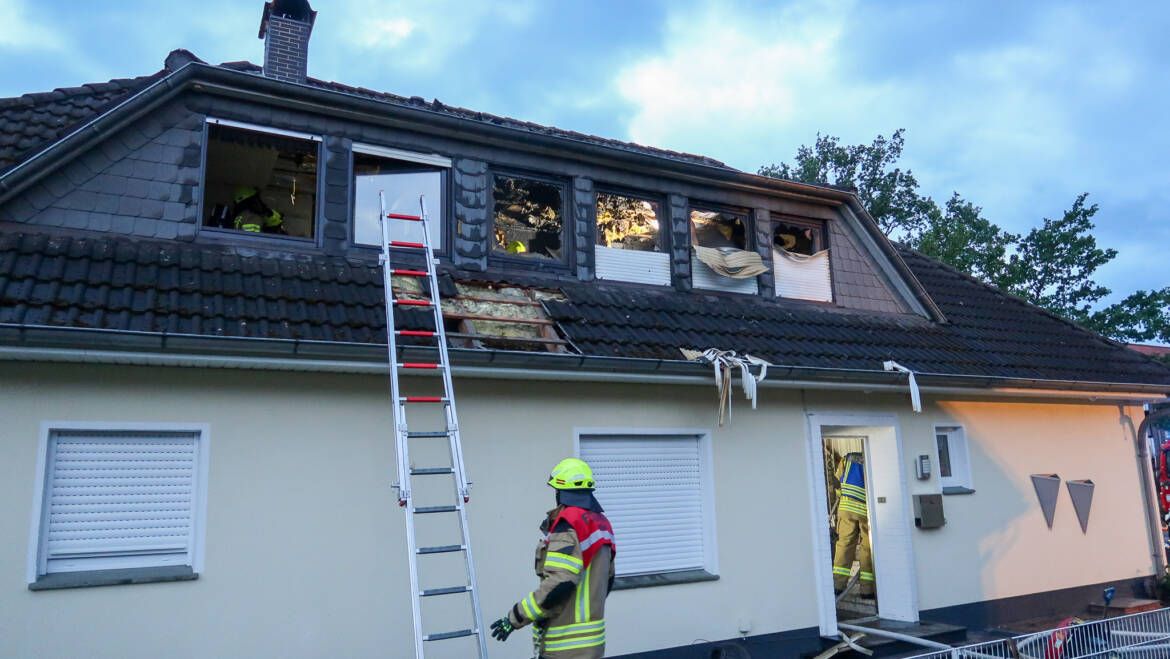 Ausgedehnter Zimmerbrand in Dachgeschosswohnung