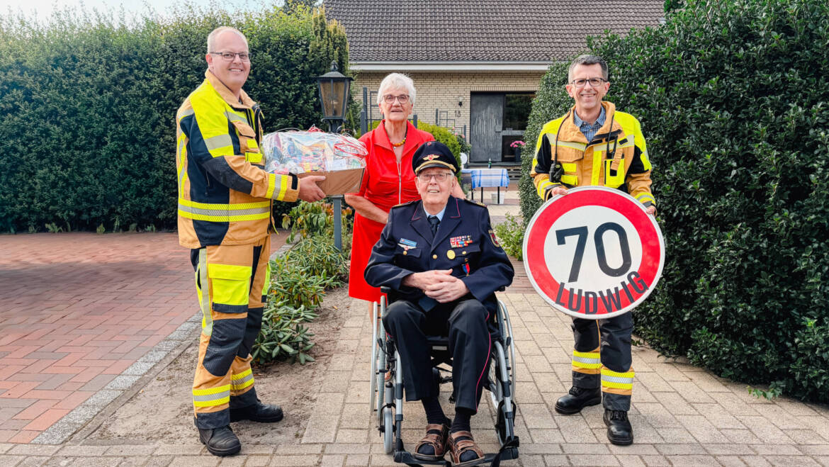 70 Jahre treu: Feuerwehr ehrt Lohner Ehrenstadtbrandmeister Ludwig Tombrägel