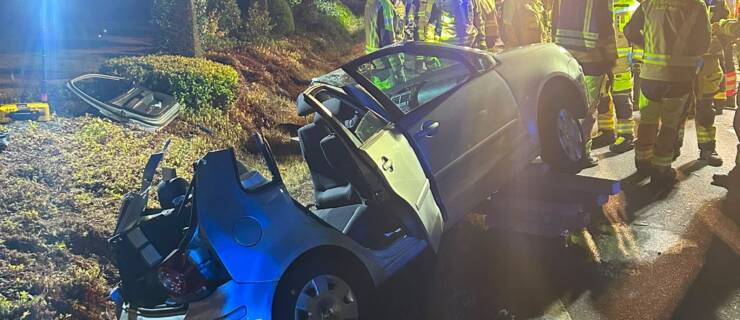 Verkehrsunfall mit eingeklemmten Personen