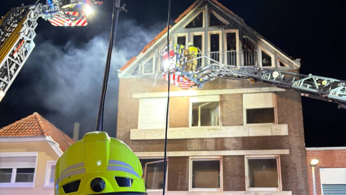 Nachbarschaftliche Löschhilfe bei Gebäude-Großbrand