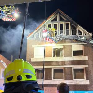 Nachbarschaftliche Löschhilfe bei Gebäude-Großbrand